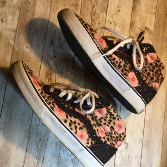 Vans Shoes - Vans high top sneakers women’s size 7.5
